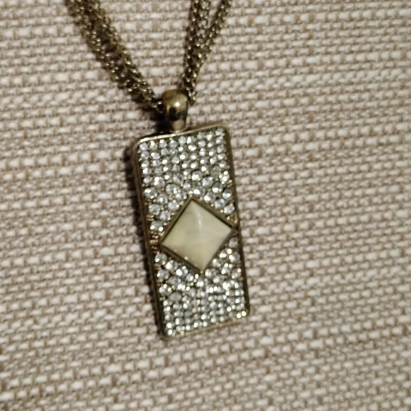 Jessica Simpson Multiple Strand Cabochon Rhinestone Pendant Gold Tone 16" - Picture 2 of 9